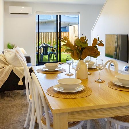 Chic 2-Bed Gem: Trust Arena Proximity - West Akl Apartment Auckland Exterior foto