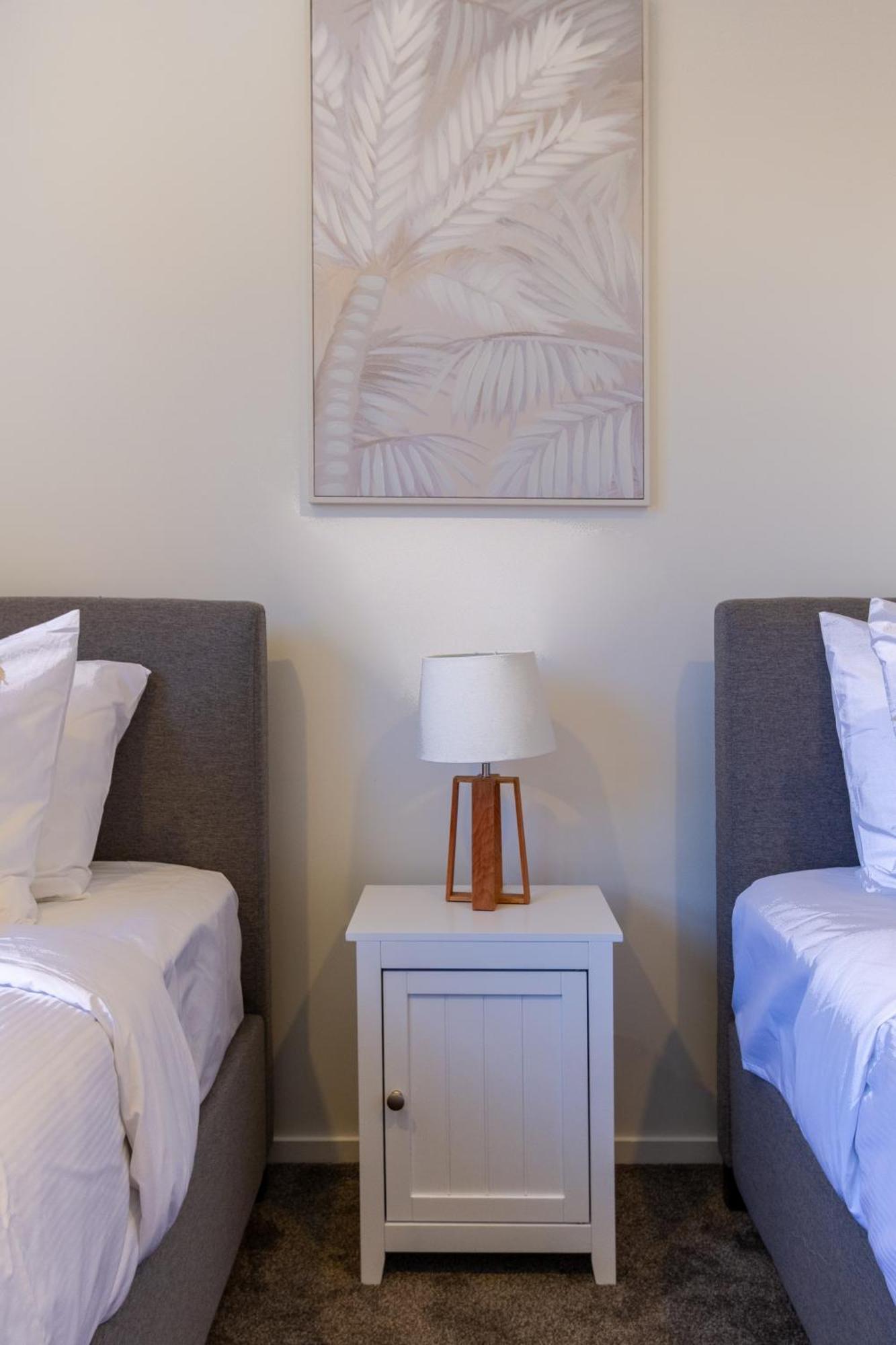 Chic 2-Bed Gem: Trust Arena Proximity - West Akl Apartment Auckland Exterior foto
