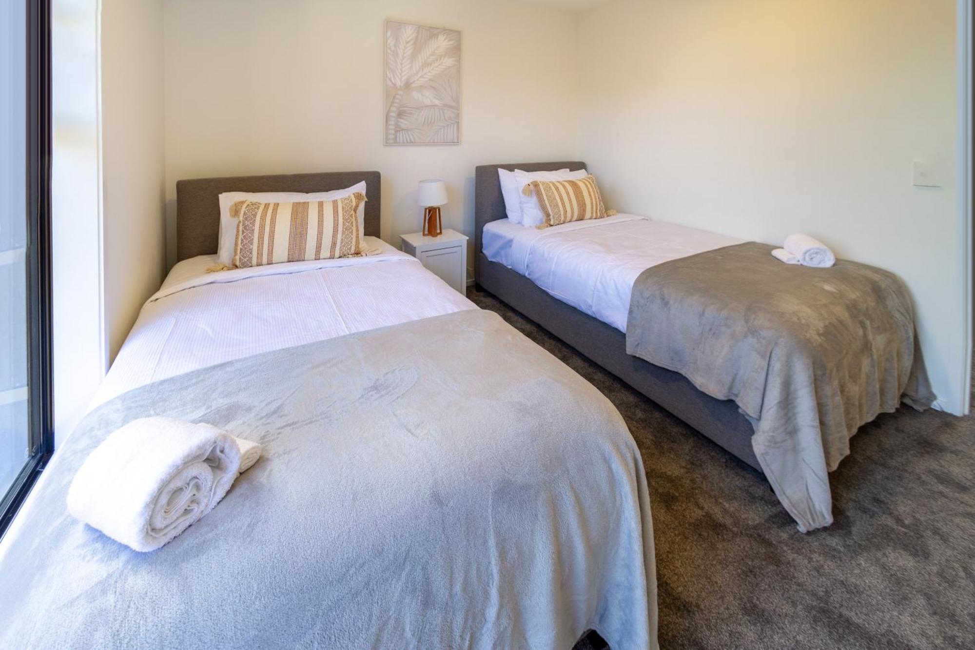 Chic 2-Bed Gem: Trust Arena Proximity - West Akl Apartment Auckland Exterior foto